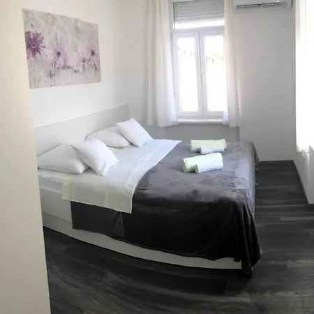 Sara By Interhome Lägenhet Zadar